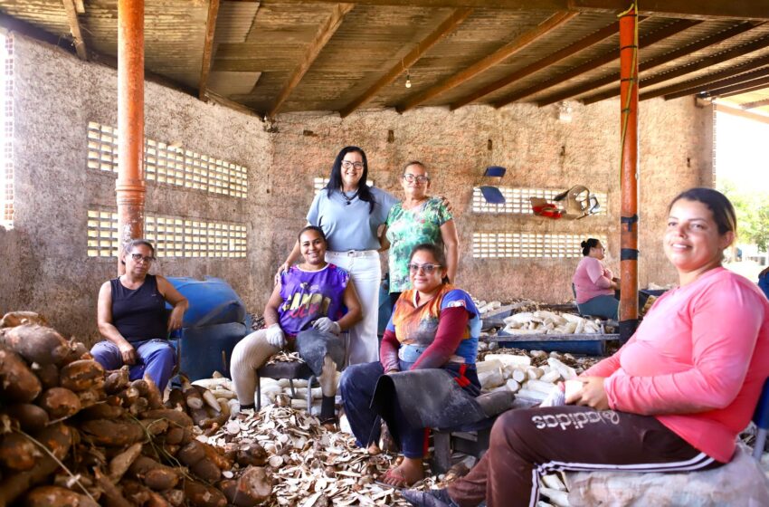  Prefeita Edilza Alves homenageia mulheres trabalhadoras das Casas de Farinha da Mata Limpa