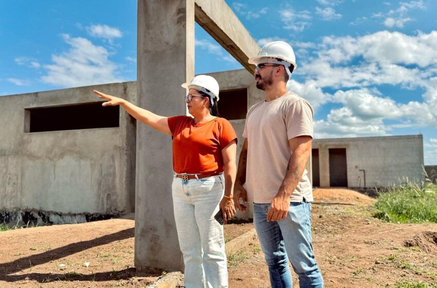  Edilza Alves visita canteiro de obras onde está sendo construída uma moderna escola em Lagoa da Canoa