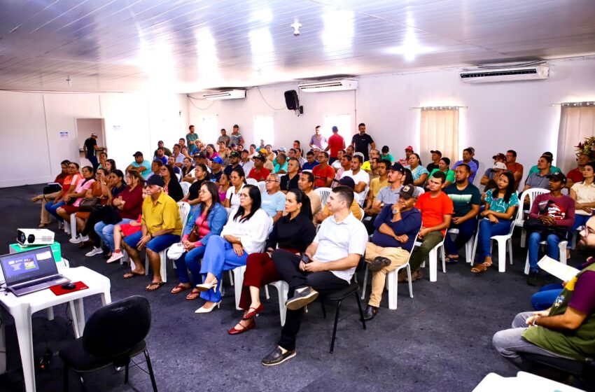  Prefeitura reúne produtores rurais para apresentar programa fundiário do Governo Federal
