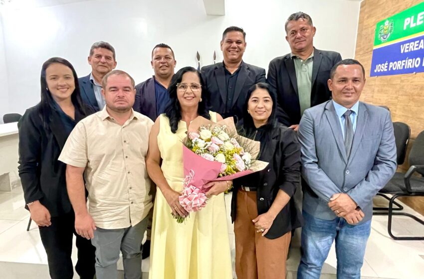  Prefeita Edilza Alves é homenageada pelo Legislativo em seu aniversário