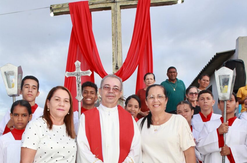  Semana Santa é marcada por entrega de peixes, subida ao Morro Santo e encenação da Paixão de Cristo