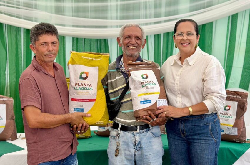  Lagoa da Canoa inicia entrega de 4,7 toneladas de sementes